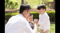 如何看待微信朋友圈里这种论调「孩子，我宁愿欠你一个快乐的少年，也不愿看到你卑微的成年」？