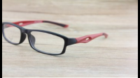 配眼镜，如何挑选眼镜框和镜片？有哪些常识或技巧？