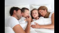 宝宝与大人睡到几岁，必须分床？否则会有什么不良后果？