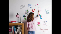 最近宝宝比较喜欢涂鸦，请问这个要如何引导，让宝宝不在墙上乱涂乱画？
