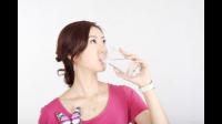 大量喝水真能给皮肤「补水」吗？怎样有效给皮肤补水？