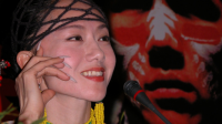 女友一直认为生孩子，是女性承担极大部分责任，包括容易生病，全责照顾等，而我认为这是双方共同抚育的咋整?