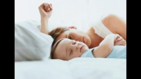 几个月大的婴儿睡觉需要抱着哄才能入睡是正常的吗？为什么不是普遍吃饱了就睡？
