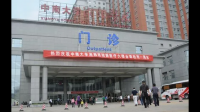 网友举报山东大学二院一医生向家属索要红包，院方表示涉事医生已停职，这有哪些警示作用？