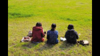 如何从心理学角度解释女生抱团行为？