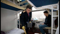 请从技术角度分析，为什么火车上的空调冬天过热夏天过冷？不能调制成恒温么？